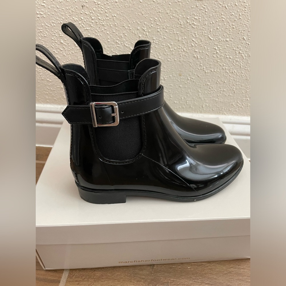 Marc Fisher Women’s 6 M Black Rubber Ankle Rain Boot